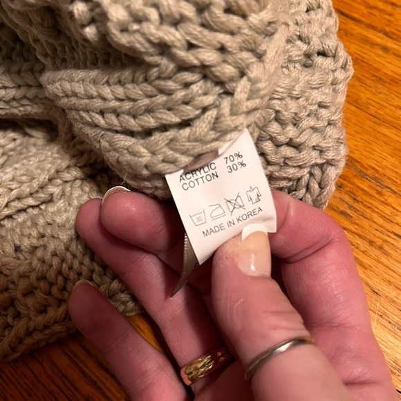 LOOK by M. Chunky Cable Knit Self Pom Tassel Beanie Tan NWOT - Picture 5 of 6